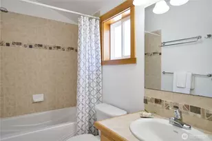 8515 Stone Ave N, Seattle, WA 98103 - Photo 21