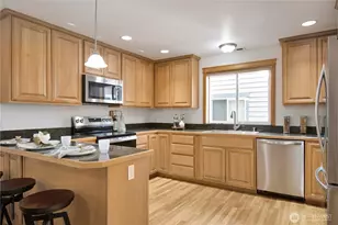 8515 Stone Ave N, Seattle, WA 98103 - Photo 9