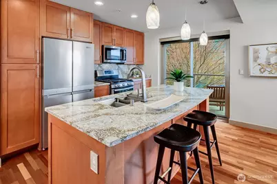 10650 NE 9th Place #422, Bellevue, WA 98004 - Photo 5