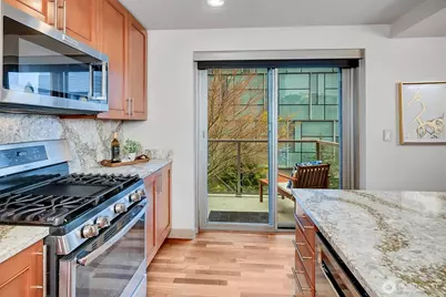 10650 NE 9th Place #422, Bellevue, WA 98004 - Photo 9