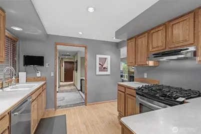 18766 130th Avenue SE, Renton, WA 98058 - Photo 3