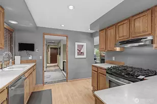 18766 130th Ave SE, Renton, WA 98058 - Photo 3