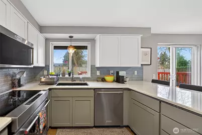 17427 Spruce Way, Lynnwood, WA 98037 - Photo 13