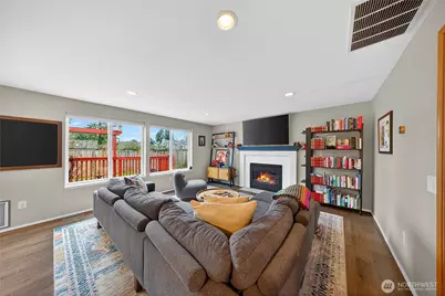 17427 Spruce Way, Lynnwood, WA 98037 - Photo 9