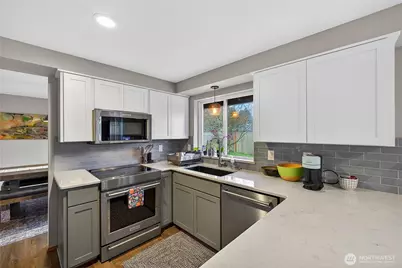 17427 Spruce Way, Lynnwood, WA 98037 - Photo 17