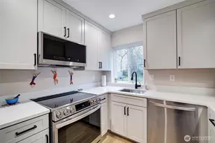 215 20th Ave E, Seattle, WA 98112 - Photo 17