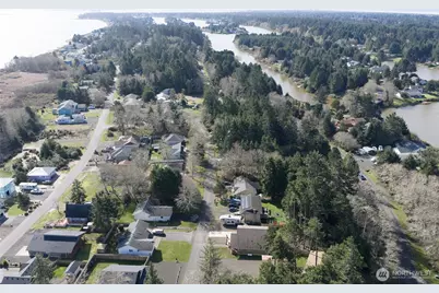 247 Fisher Avenue NE, Ocean Shores, WA 98569 - Photo 33