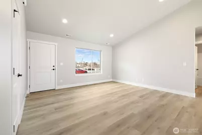 215 Lessor Loop, Moses Lake, WA 98837 - Photo 3