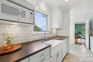 16255 38th Ave NE, Lake Forest Park, WA 98155 - Photo 13