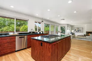 8808 NE 14th St, Clyde Hill, WA 98004 - Photo 11
