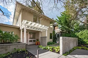 5727 33rd Ave NE, Seattle, WA 98105 - Photo 3