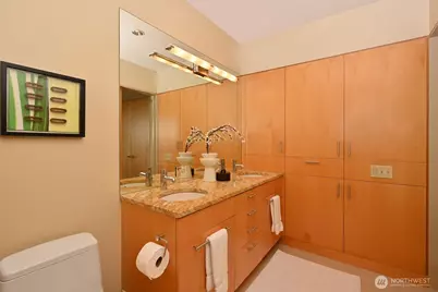 5727 33rd Avenue NE, Seattle, WA 98105 - Photo 17