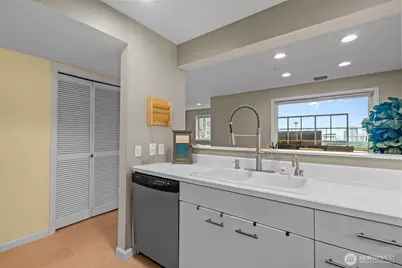 420 Melrose Avenue E #603, Seattle, WA 98102 - Photo 13