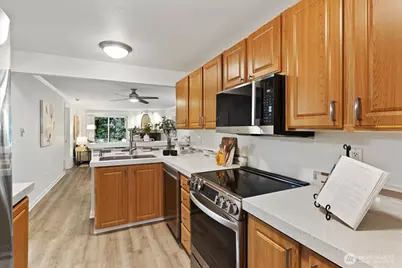 10018 NE 127th Place #B109, Kirkland, WA 98034 - Photo 11