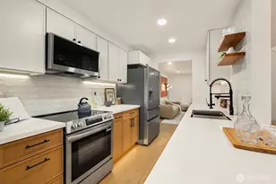 1039 NE 113th St, Seattle, WA 98125 - Photo 11