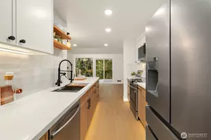 1039 NE 113th St, Seattle, WA 98125 - Photo 7