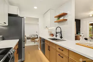 1039 NE 113th St, Seattle, WA 98125 - Photo 13