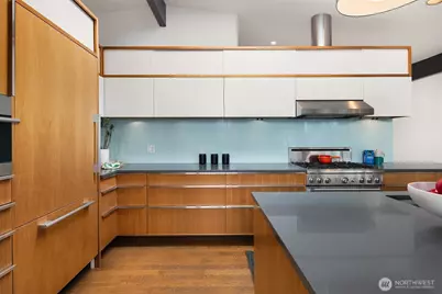 3055 44th Avenue W, Seattle, WA 98199 - Photo 9