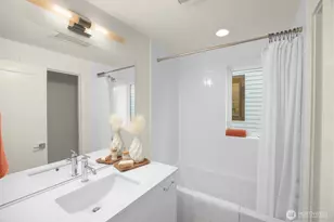 8327 B 12th Ave NW, Seattle, WA 98117 - Photo 15