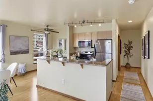 668 S Lane St, Seattle, WA 98104 - Photo 13