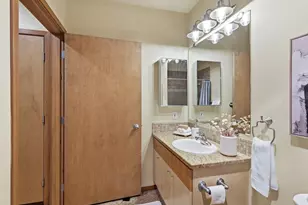 668 S Lane St, Seattle, WA 98104 - Photo 29