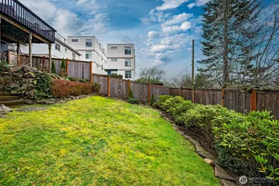 900 W Emerson Street, Seattle, WA 98119 - Photo 25