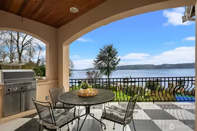 8772 Sand Point Way NE, Seattle, WA 98115 - Photo 11