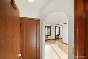 8008 Greenwood Ave N, Seattle, WA 98103 - Photo 9