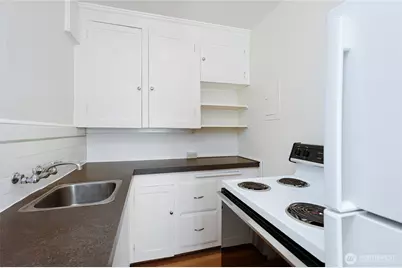 8008 Greenwood Avenue N, Seattle, WA 98103 - Photo 13