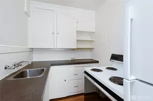 8008 Greenwood Ave N, Seattle, WA 98103 - Photo 13