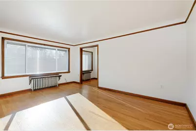 8008 Greenwood Avenue N, Seattle, WA 98103 - Photo 11