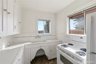8008 Greenwood Ave N, Seattle, WA 98103 - Photo 19