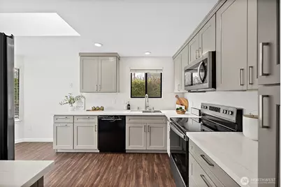 5746 S 300th Place, Auburn, WA 98001 - Photo 9