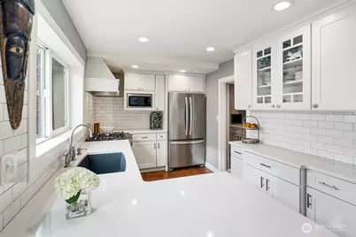 3847 Beach Drive SW, Seattle, WA 98116 - Photo 9