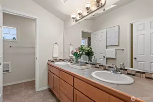 12315 10th Pl NE, Seattle, WA 98125 - Photo 15