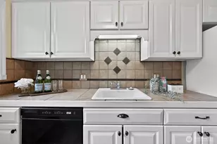 12251 SE 59th St, Bellevue, WA 98006 - Photo 11