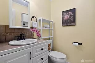 12251 SE 59th St, Bellevue, WA 98006 - Photo 15