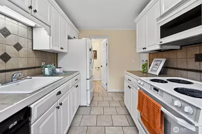 12251 SE 59th Street #102, Bellevue, WA 98006 - Photo 9