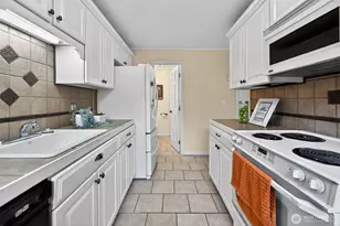 12251 SE 59th St, Bellevue, WA 98006 - Photo 9