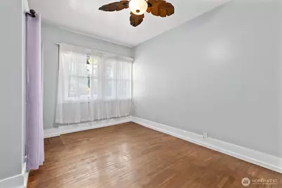 1721 3rd Avenue N, Seattle, WA 98109 - Photo 11