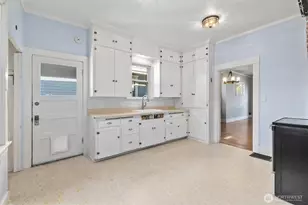 1721 3rd Ave N, Seattle, WA 98109 - Photo 23