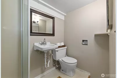 1721 3rd Avenue N, Seattle, WA 98109 - Photo 33