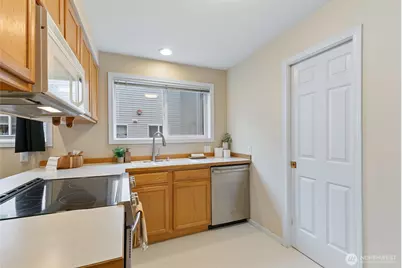 2801 NE 130th Street #C102, Seattle, WA 98125 - Photo 11