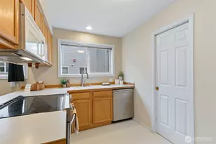 2801 NE 130th St, Seattle, WA 98125 - Photo 11