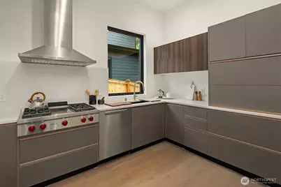 10656 Woodhaven Lane, Bellevue, WA 98004 - Photo 11