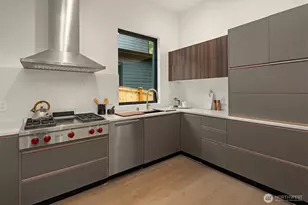 10656 Woodhaven Ln, Bellevue, WA 98004 - Photo 11