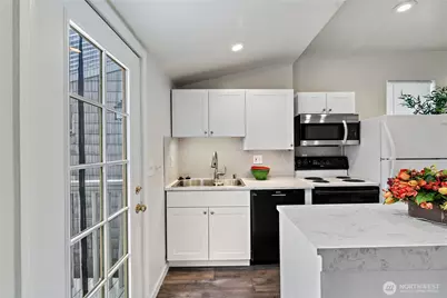 1521 E Spruce Street, Seattle, WA 98122 - Photo 5