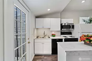 1521 E Spruce St, Seattle, WA 98122 - Photo 5