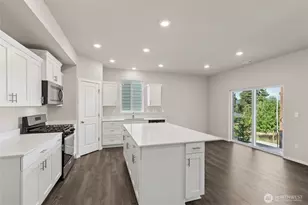 10828 188 St E, Puyallup, WA 98374 - Photo 9