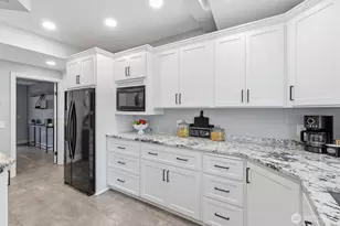 320 NW 110th St, Seattle, WA 98177 - Photo 9